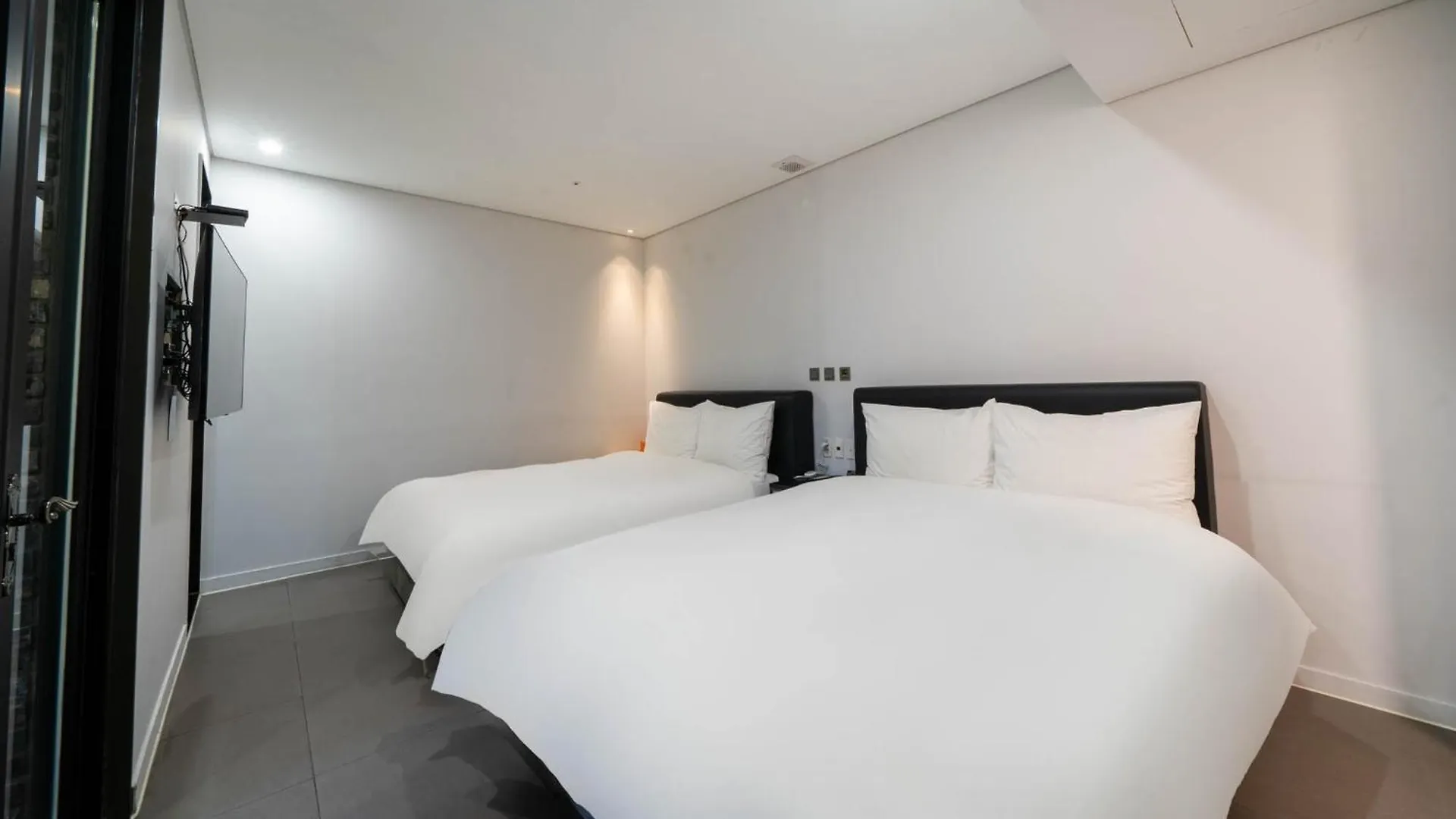 Jb Design Hotel Busan 2*,