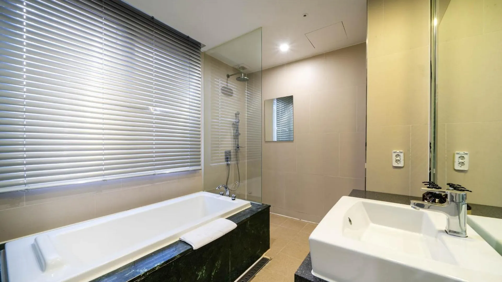 Jb Design Hotel Busan 2*,  South Korea